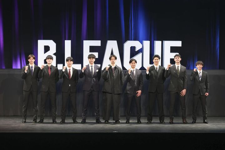 画像: 笑顔を見せる選手たち Ｂリーグ、ドラフト初開催 初開催したバスケットボール「Ｂリーグ・プレミア」の新人ドラフトで指名され、笑顔を見せる選手たち＝1月２９日、東京都内