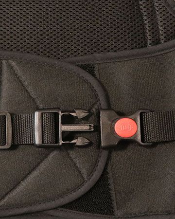 ママたちが開発したチャイルドシート補助カバーが登場！「コルセット型補助カバー」で運転中のヒヤリを解消