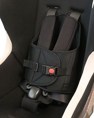 ママたちが開発したチャイルドシート補助カバーが登場！「コルセット型補助カバー」で運転中のヒヤリを解消