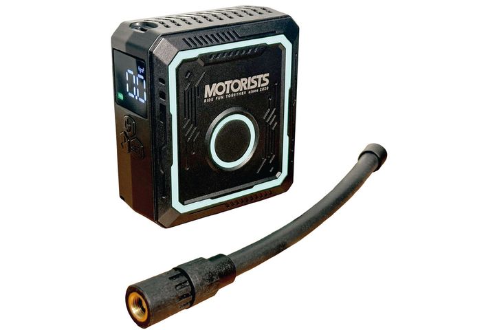 【バイク用携帯ポンプ】空気圧管理の強い味方！バッグに収まる電動エアポンプの活用術