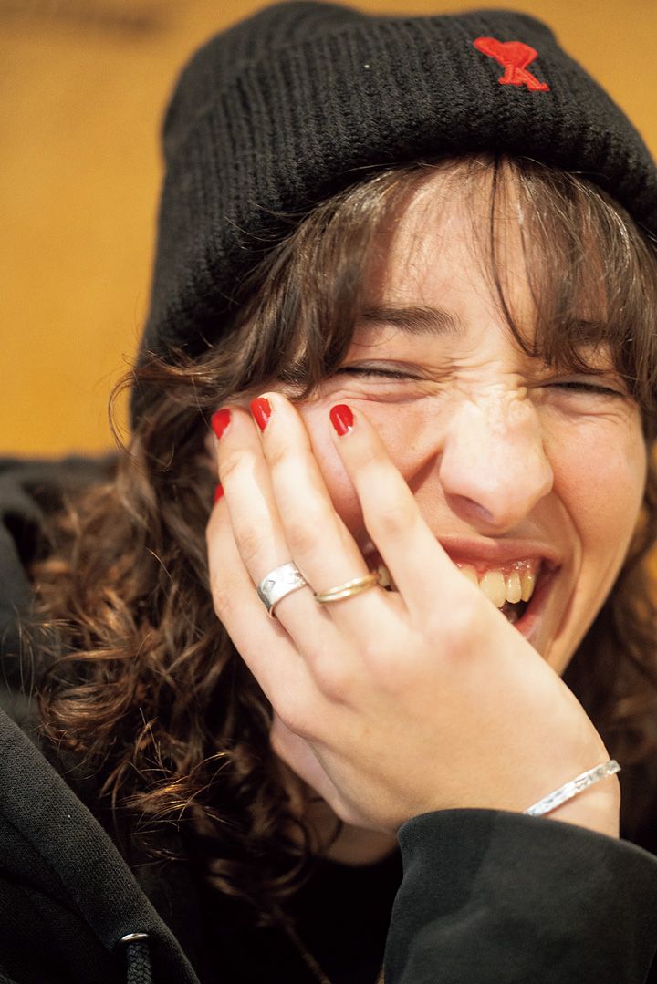 さすがパリ！街中に「赤い色」がセンスよく溶け込んでいる。