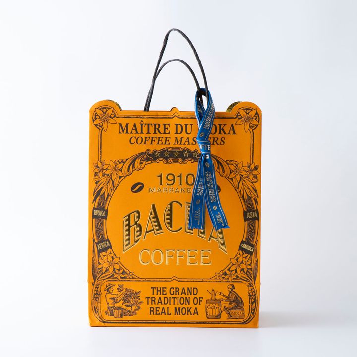 手渡すときのペーパーバッグも目を引く華やかさ（店舗購入限定）