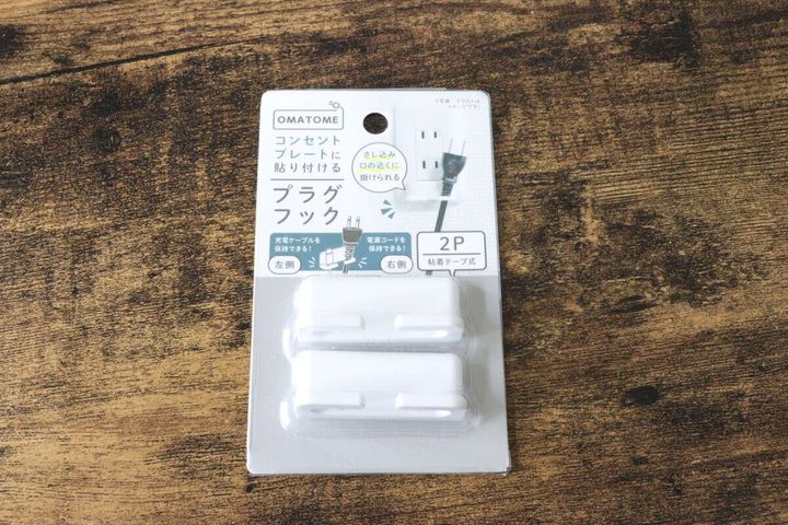 セリアのコンセントプレート用プラグフック 2Pのパッケージ