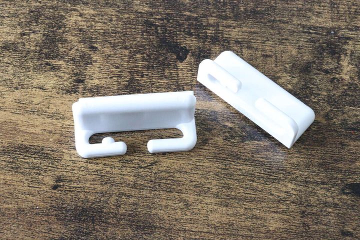 セリアのコンセントプレート用プラグフック 2Pのビジュアル