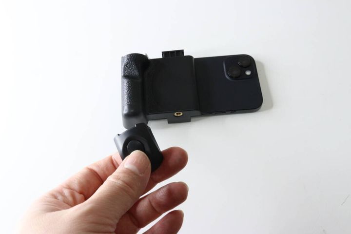 ダイソーのスマートフォン ワンハンドシャッターは離れた場所からシャッターを切れる