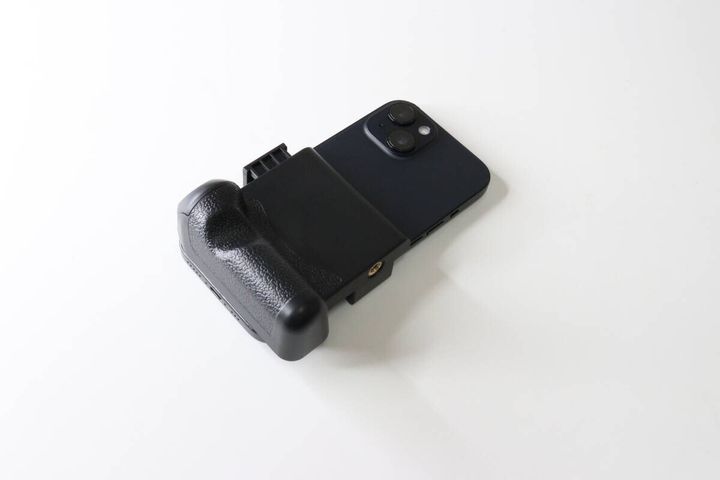 ダイソーのスマートフォン ワンハンドシャッターをスマホに装着