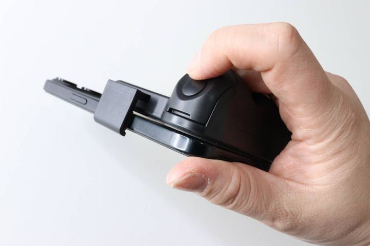 ダイソーのスマートフォン ワンハンドシャッターの使用例