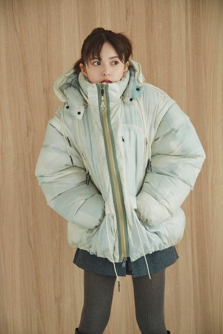 齋藤飛鳥が着こなすOAKLEY［オークレー］のアウター