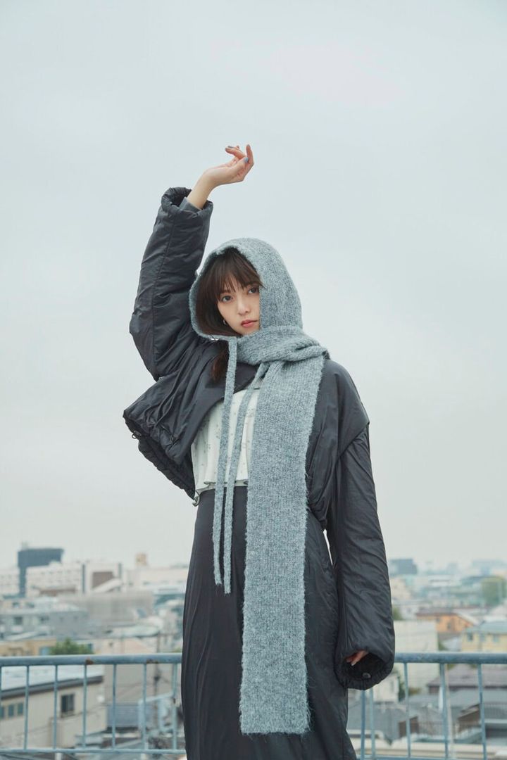 齋藤飛鳥が着こなすAMOMENTO［アモーメント］のアウター