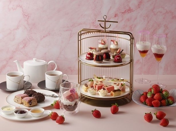 「ウェスティンホテル横浜」ロビーラウンジの「恋するいちごアフタヌーンティー with リンツチョコレート」