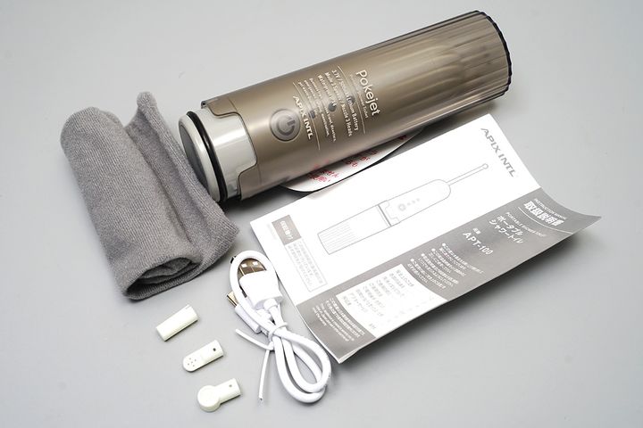 付属品は本体のほかに、取扱説明書、専用収納袋、USBケーブル、ノズル3種類です。