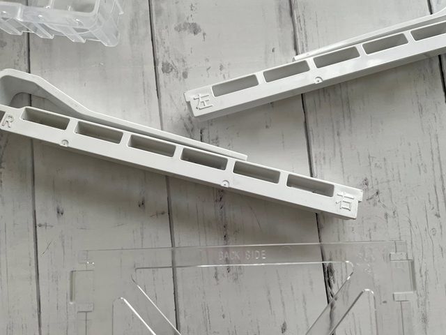 ダイソーの「吊り下げ冷蔵庫収納ケース（卵用）組み立て方 左・右の位置はホルダーに記載あり