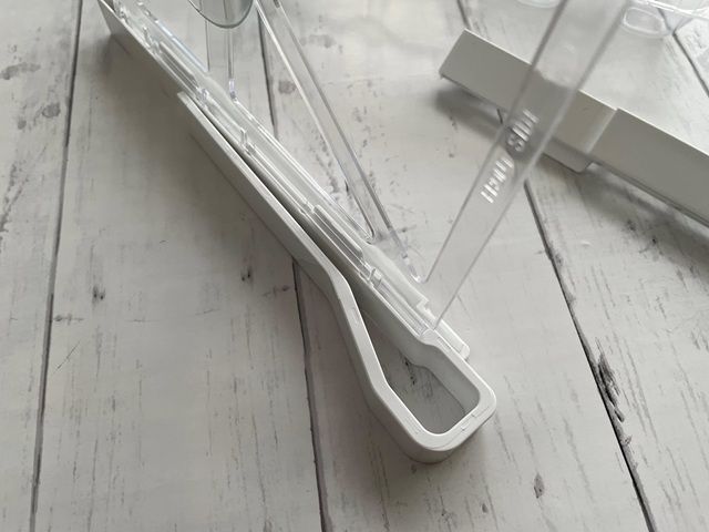 ダイソーの「吊り下げ冷蔵庫収納ケース（卵用）組み立て方「FRONT SIDE」を手前