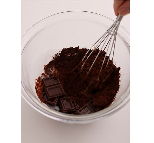 餅をよく混ぜる （C）emi sweets／KADOKAWA