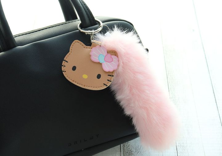 ハローキティふわふわファーチャームピンク