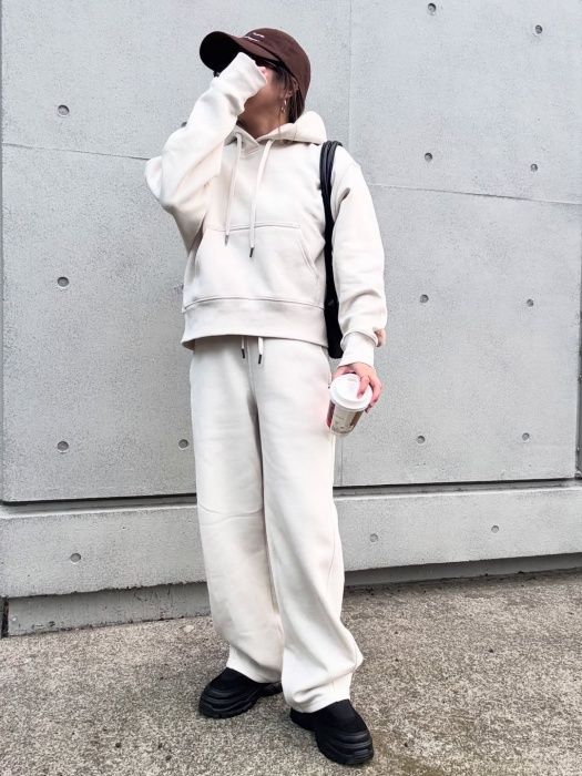 GU「ヘビーウェイトスウェットショートパーカ」