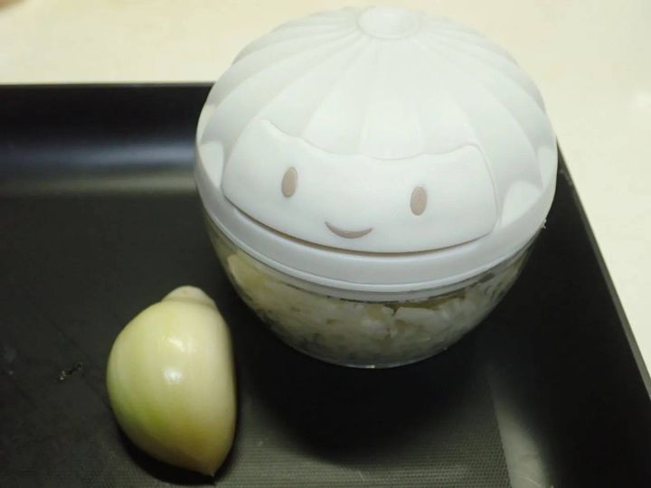 DAISO(ダイソー)：ミニハンドル野菜カッター