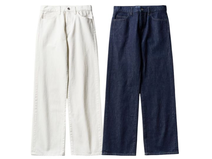 ストーンウォッシュ風のブルーのほか、ネイビーと新色のオフホワイトが登場。ストレートジーンズ各¥4,990／ともにユニクロ アンド ジェイ ダブリュー アンダーソン（ユニクロ）