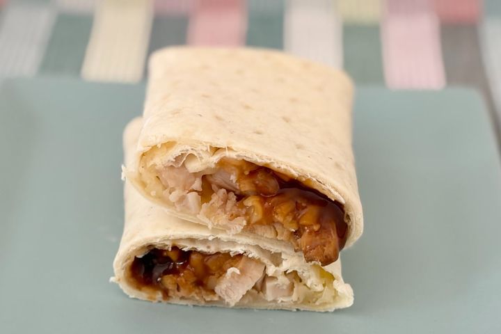 濃厚タレがシンプルな生地と好相性【ファミマ】のワンハンドグルメって？