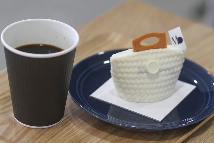 ホットコーヒーとケーキ