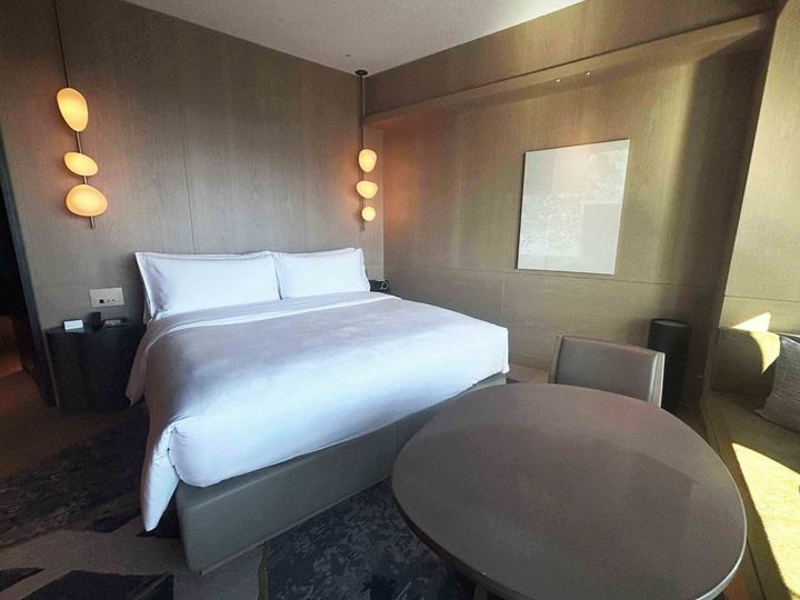 「ベイデラックスキング」（税・サービス料込み）2名1室 1泊素泊まり 〇〇万〇〇円〜