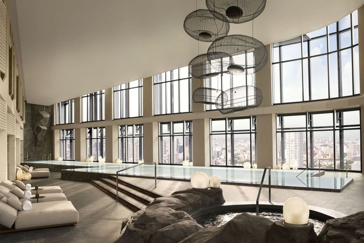 「プール」／©︎JWマリオット・ホテル東京