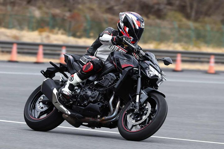 今年3月に開催された試乗会は、Z900のノーマル車両（写真）とバランスフリーサスペンション装着車を同時に乗り比べられるスケジュールだったので、性能の違いをしっかり確認することができました