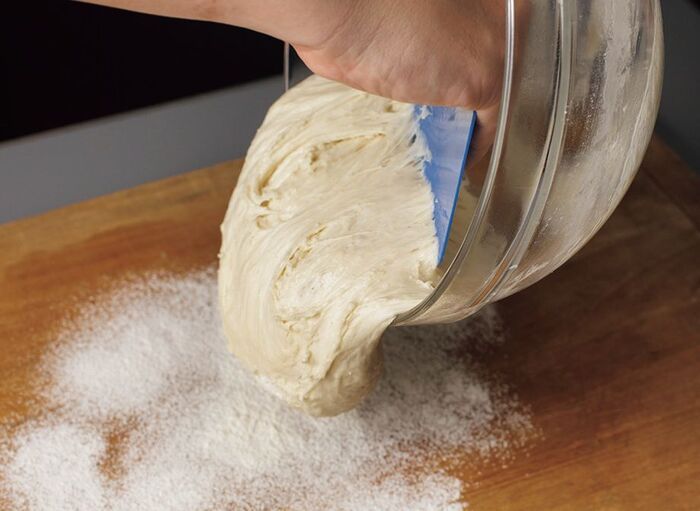 〈バターなし〉シフォン型で焼く、ちぎりパン風「ふんわり食パン」の作り方。生クリームとホワイトチョコレートの甘さとコクがたまりませんよ♪