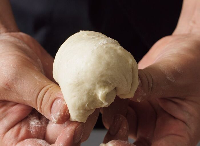 〈バターなし〉シフォン型で焼く、ちぎりパン風「ふんわり食パン」の作り方。生クリームとホワイトチョコレートの甘さとコクがたまりませんよ♪