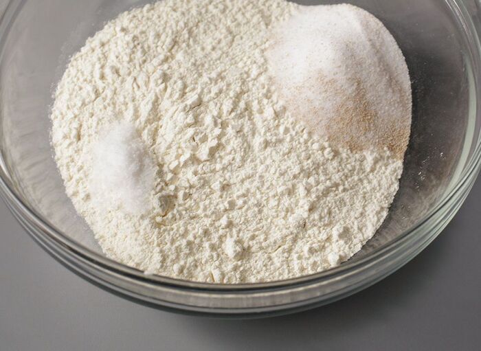 〈バターなし〉シフォン型で焼く、ちぎりパン風「ふんわり食パン」の作り方。生クリームとホワイトチョコレートの甘さとコクがたまりませんよ♪