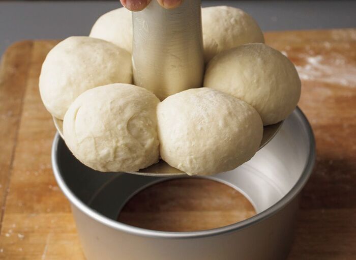 〈バターなし〉シフォン型で焼く、ちぎりパン風「ふんわり食パン」の作り方。生クリームとホワイトチョコレートの甘さとコクがたまりませんよ♪