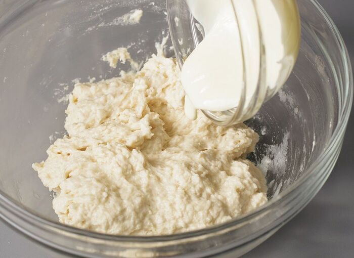 〈バターなし〉シフォン型で焼く、ちぎりパン風「ふんわり食パン」の作り方。生クリームとホワイトチョコレートの甘さとコクがたまりませんよ♪