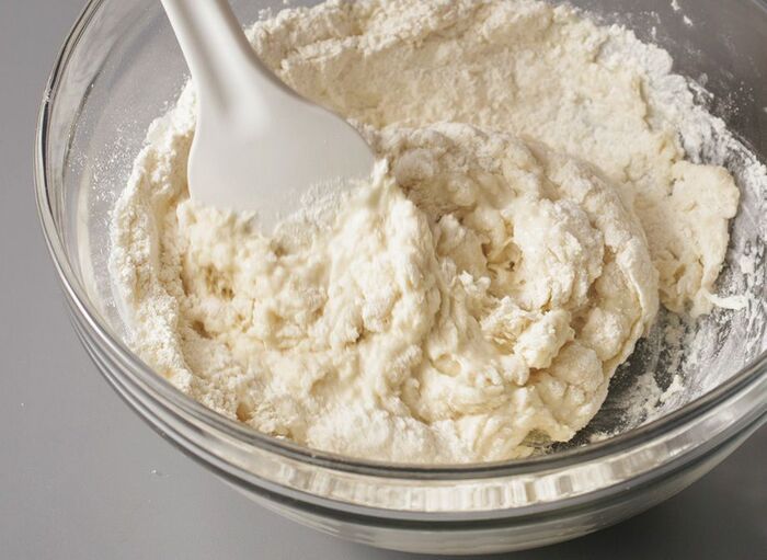 〈バターなし〉シフォン型で焼く、ちぎりパン風「ふんわり食パン」の作り方。生クリームとホワイトチョコレートの甘さとコクがたまりませんよ♪