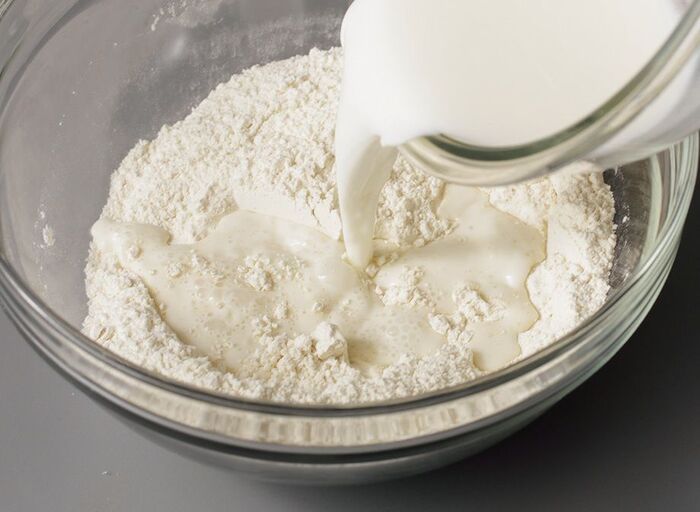 〈バターなし〉シフォン型で焼く、ちぎりパン風「ふんわり食パン」の作り方。生クリームとホワイトチョコレートの甘さとコクがたまりませんよ♪