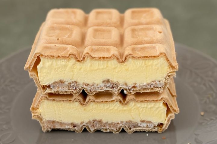 一口食べるとザクッ＆カリッ！【ファミマ限定】アイスが驚くほどウマい