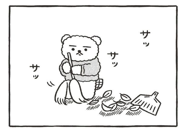 早朝からせっせと掃き掃除。7時になると「街の匂い」が変わる？ （C）川瀬はる／文藝春秋