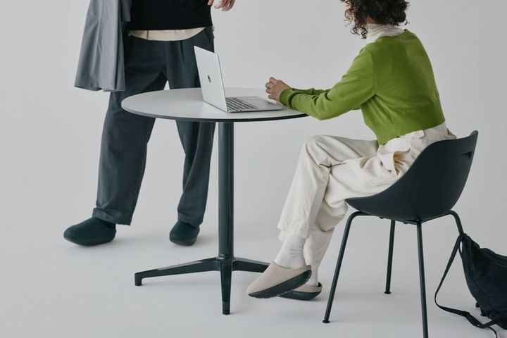 KAMOLEG 2.0 W オフィスでのストレッチ