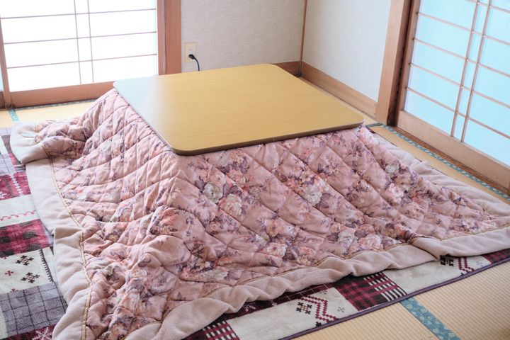 こたつや電気カーペットなどの使用時は低温やけどに要注意（画像はイメージ）