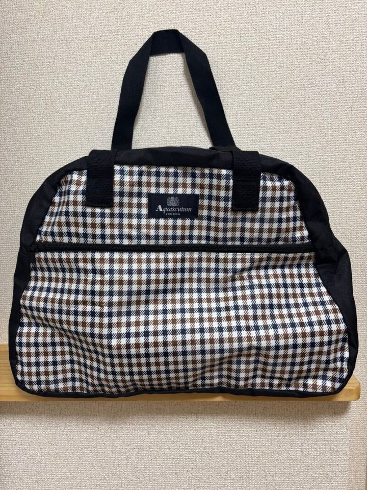 可愛いけど上品でどこにでも使えそう！カジュアルなスタイルに合わせるとまた違った印象に