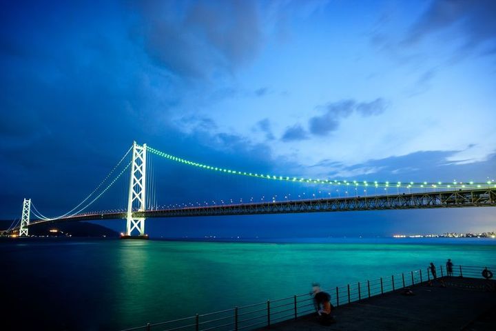 明石海峡大橋のライトアップ