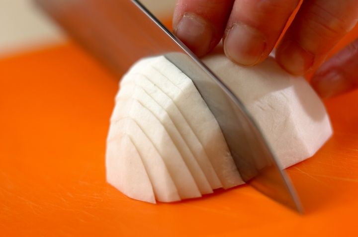 カブとアボカドのサラダの下準備2