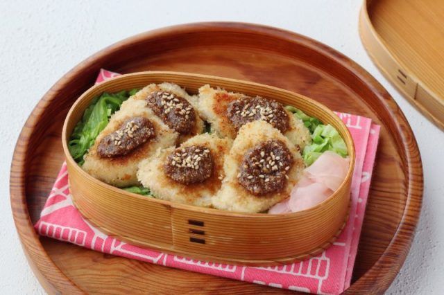 「ささみフライのごま味噌ソース」「キャベツバター」2品弁当
