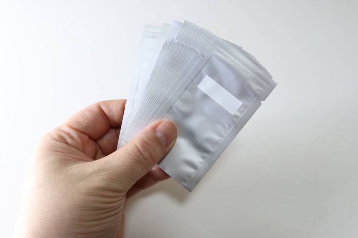 セリアのトラベル用パウチ容器 5ml 15P 熱圧着 アルミのビジュアル