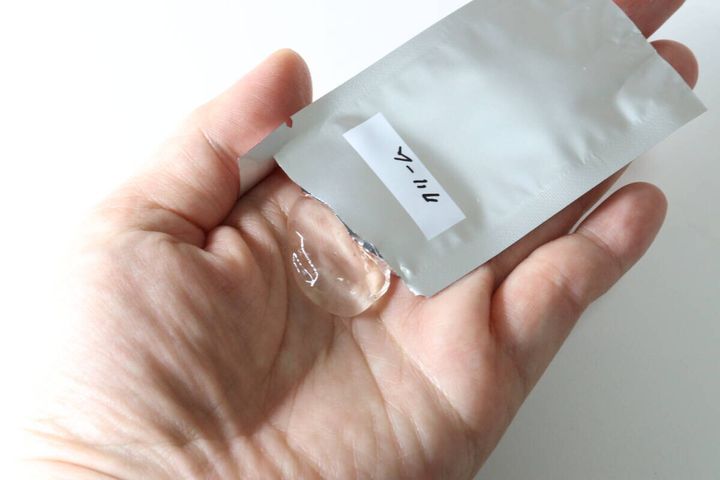 セリアの使いやすいトラベル用パウチ容器 5ml 15P 熱圧着 アルミ