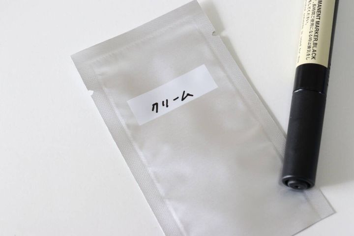 セリアのトラベル用パウチ容器 5ml 15P 熱圧着 アルミに名前を書く