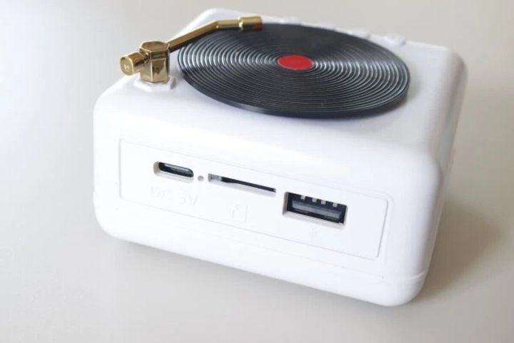 ダイソー レトロスピーカー（レコードプレーヤー型） 充電タイプ