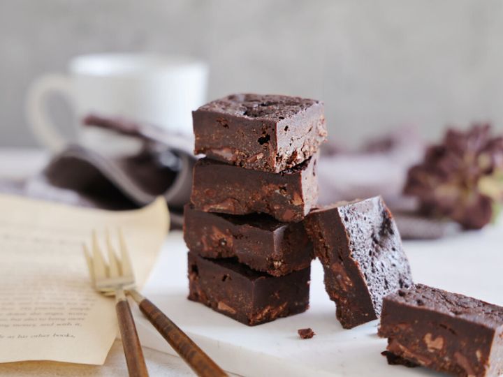 刻みチョコ入りしっとり濃厚ブラウニー