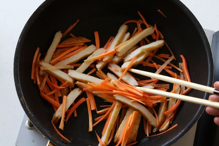 きざみ昆布とさつまあげの煮物