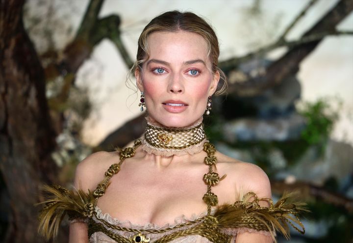 マーゴット・ロビー、人毛で作られた衝撃のネイキッドドレスで『嵐が丘』プレミアに登場 クランクイン！ width=