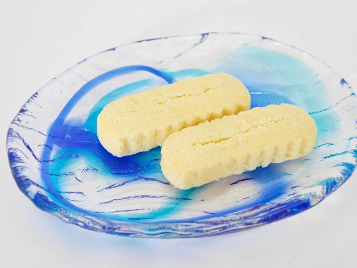 All About ニュース編集部が全国250人を対象に実施した「お土産に関するアンケート」の調査結果から、見た目がかわいいと思う「沖縄県のお土産」ランキングを発表！ 2位「雪塩ちんすこう」を抑えた1位は？ ※画像はイメージです